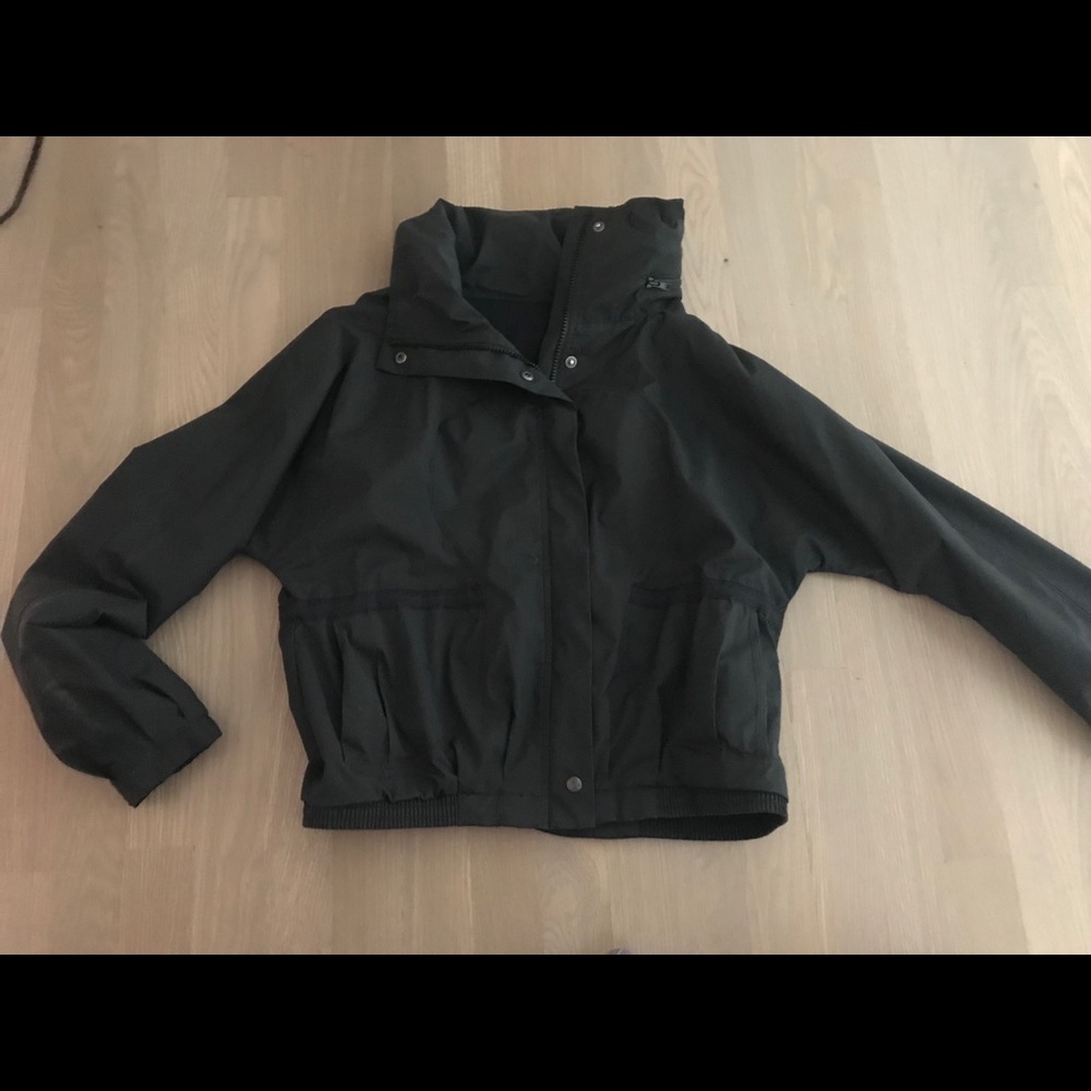 Lululemon cropped rain jacket with zippered hood